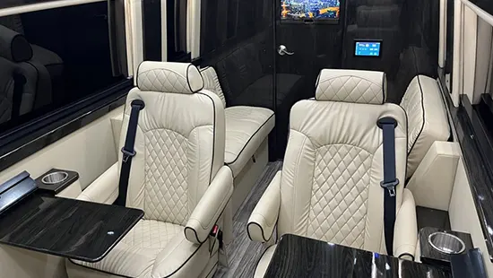 jet-img-bus